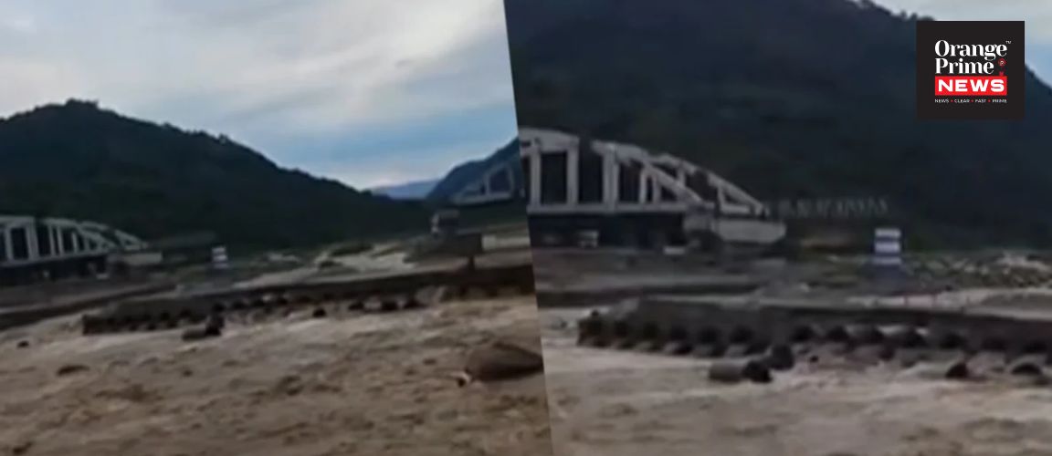 রাতভর বৃষ্টিতে ফের ভাসল দুধিয়ার সেতু, সড়কপথে বিচ্ছিন্ন মিরিক! বাড়ছে ধসের আশঙ্কা